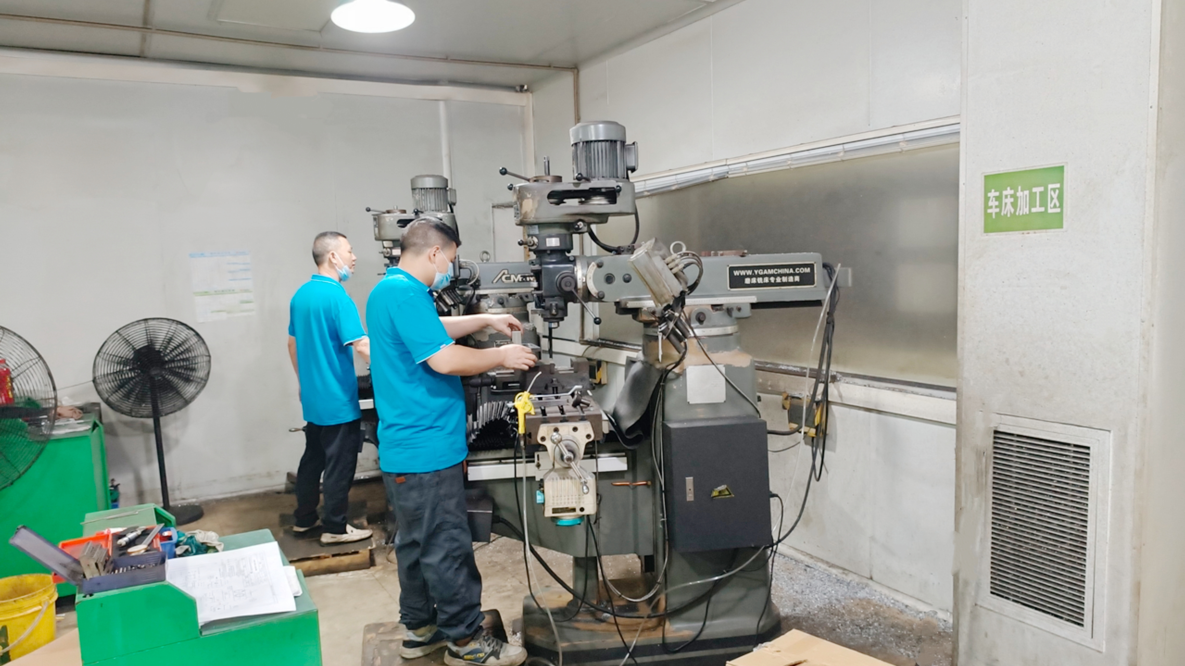 <font face="Calibri">Milling machine</font>